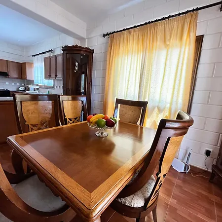 Pernera House 펜션 *