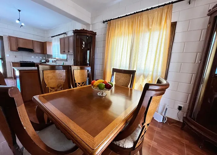 Pernera House 펜션 *