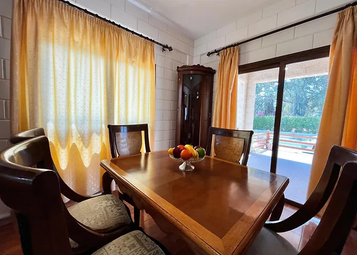 펜션 Pernera House 아이아 나파