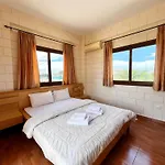 Pernera House Semesterbostad *
