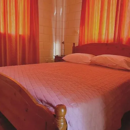 Nyaraló Pernera House