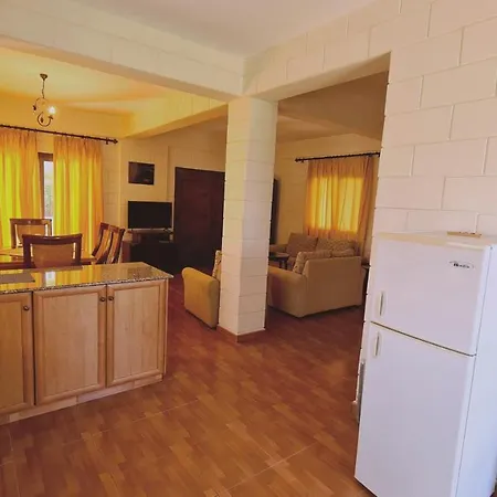 Dom wakacyjny Pernera House