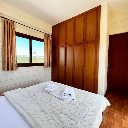 Vakantiehuis Pernera House *