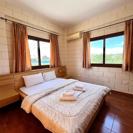 Vakantiehuis Pernera House *