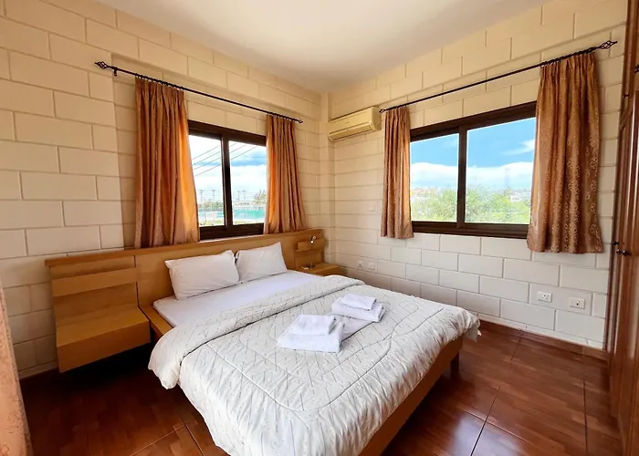 Pernera House Feriehus *