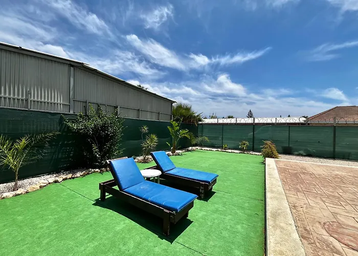 Pernera House 펜션 *