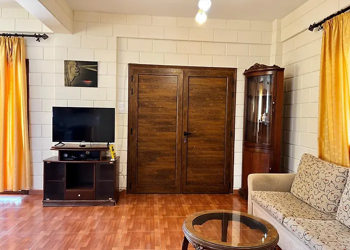 Pernera House * 아이아 나파