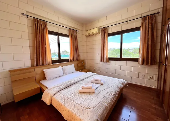 펜션 Pernera House *